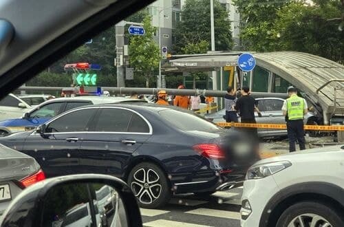고령 운전자 편의점 '쾅', 인도 '돌진'…강릉·성남서 잇단 사고로 2명 부상