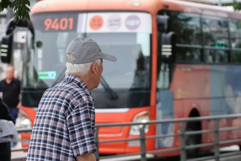 이중근 노인회장, 오세훈에 "무임승차 70세 상향, 사회적 합의 우선" 강조