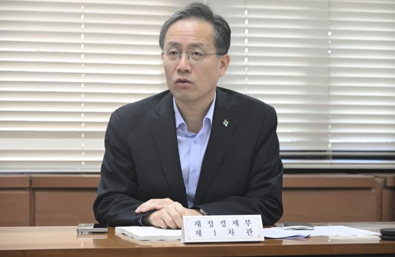 정부 "석유 최고가격제로 6월 물가 0.4%p 낮춰"…하반기 3% 이내 관리 총력