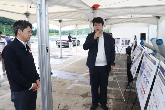 "도로 작업자 생명 지킨다"…국토부, 'ACC 감속 유도' 기술 점검 및 안전 확보