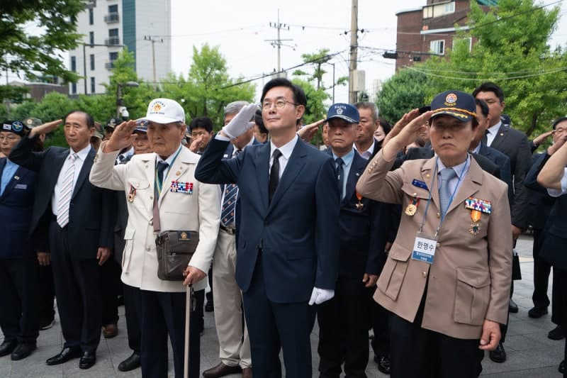 최동민 동대문구청장, 충혼탑 참배로 민선 9기 시작…첫 결재는 '통합돌봄'