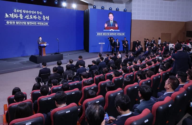 李대통령 "이재용 압박설은 구태…요즘 세상에 압력으로 기업 오지 않아"
