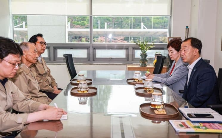 유명현 산청군수, 지역 기업 현장 방문 "경제 살리자"