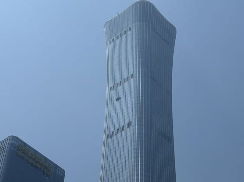 中 "베이징 최고층 빌딩 경비행기 충돌, 조종사 '개인적 이유' 때문"