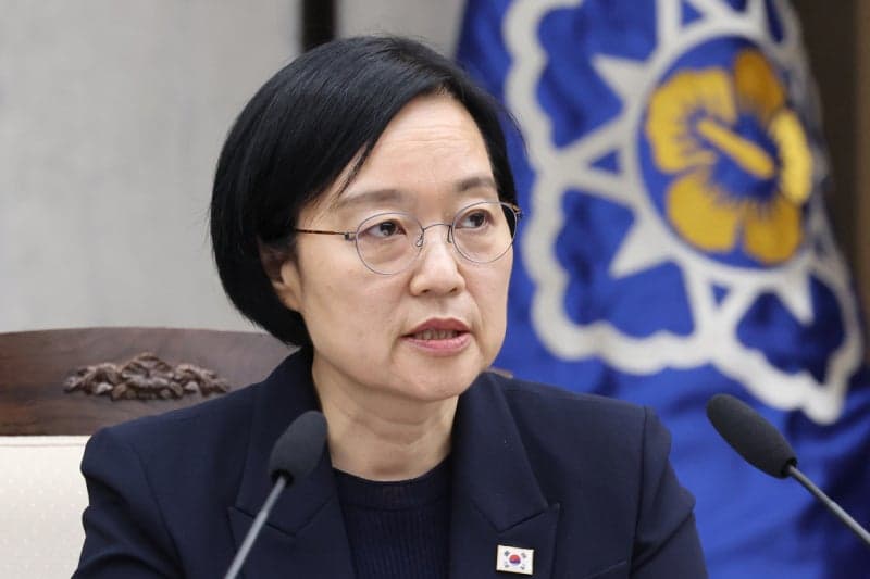 한성숙 총리 "우리 경제 여전히 위기…물가 관리 최우선 집중"