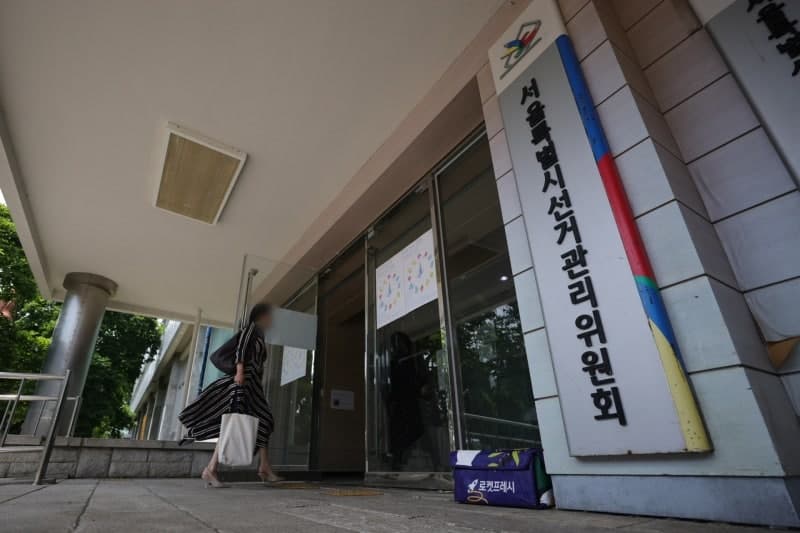 합수본, 서울 선관위 기획계장 소환…'50% 인쇄 지침' 경위 추적