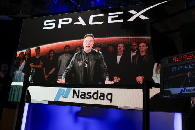 WSJ "스페이스X, AI 스마트폰 시제품 공개"…머스크 "사실무근"에도 퀄컴 주가 급등