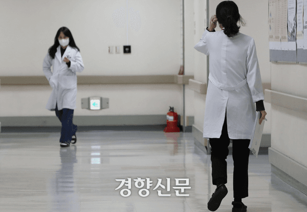 신생아학회 "전국 신생아중환자실 붕괴 직전…의사 대 끊겼다" 대통령에 긴급 호소