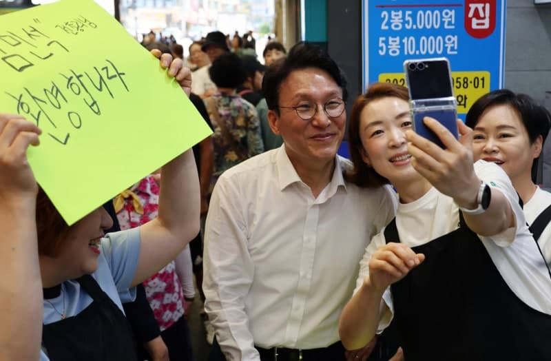 김민석 "집권야당 되겠나" 반도체 투자 엄호, 정청래 호남서 당심 잡기