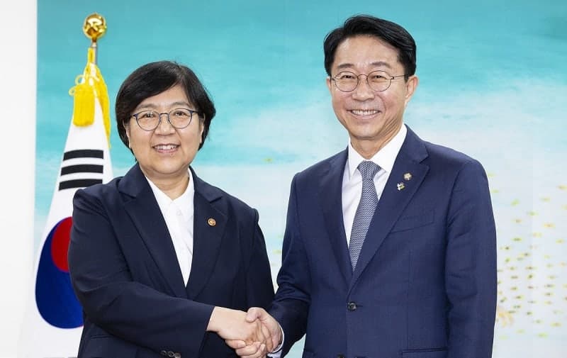 조정식 의장, 복지부 장관 만나 "국민 건강·생명 관련 민생법안 속도" 강조