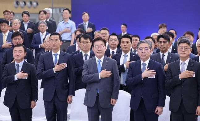 이재명 대통령, 진주서 영남권 첨단산업 비전 발표..."270조 투자" 한화·현대차·삼성·SK 대규모 투자 계획 공개