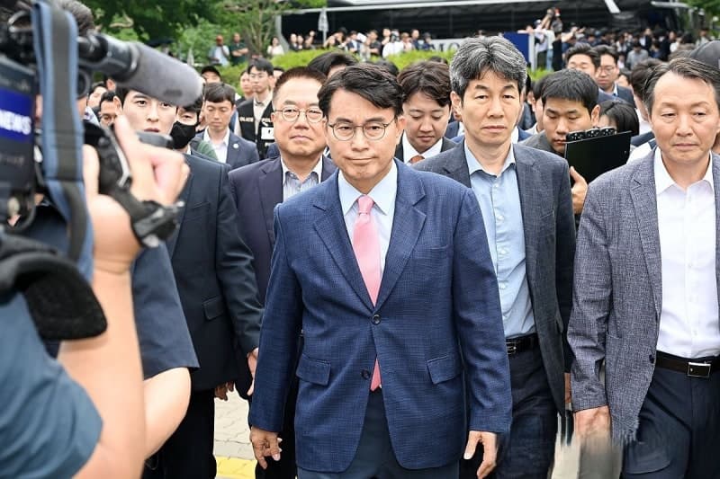 선관위, '위원 전원 유임' 문건 작성…국민의힘 "위철환 체제서 개혁 기대 못 해" 맹비난