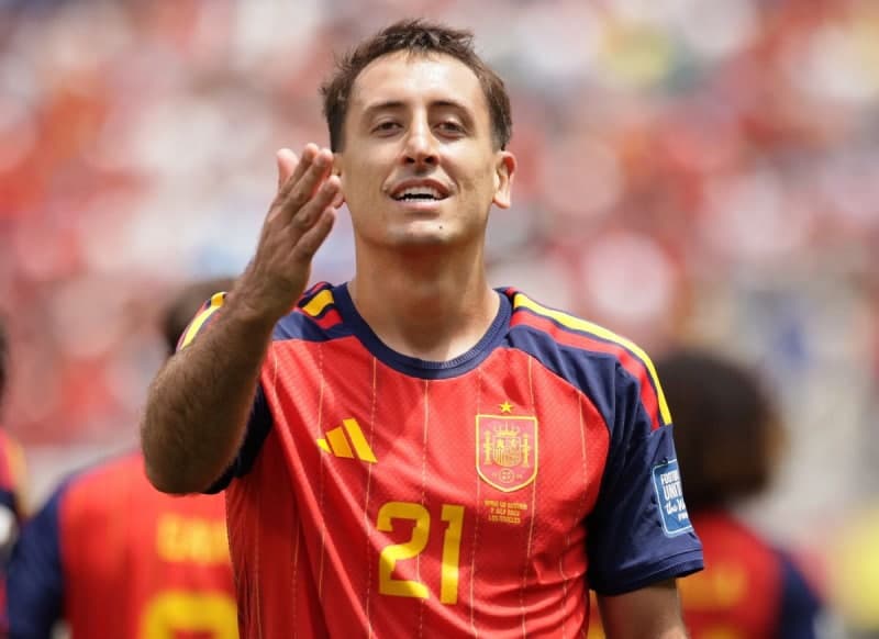 '무적함대' 스페인, 오야르사발 멀티골로 오스트리아 3-0 완파…16년 만에 토너먼트 승리