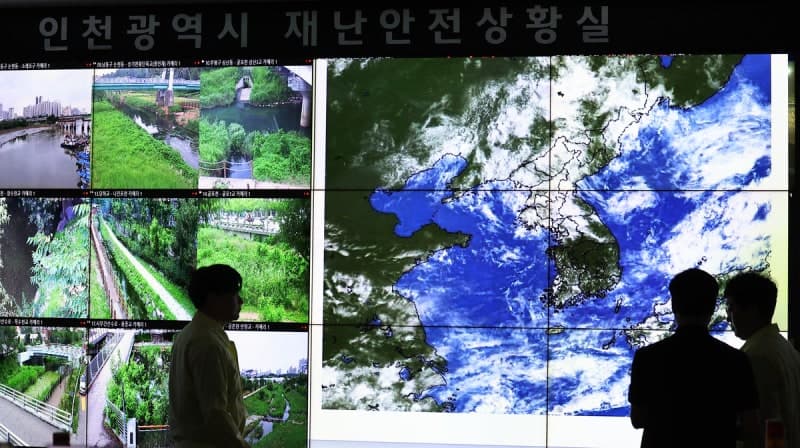 늦게 온 장마 본격 시작…주말 전국 '물폭탄' 다음 주 초까지 비