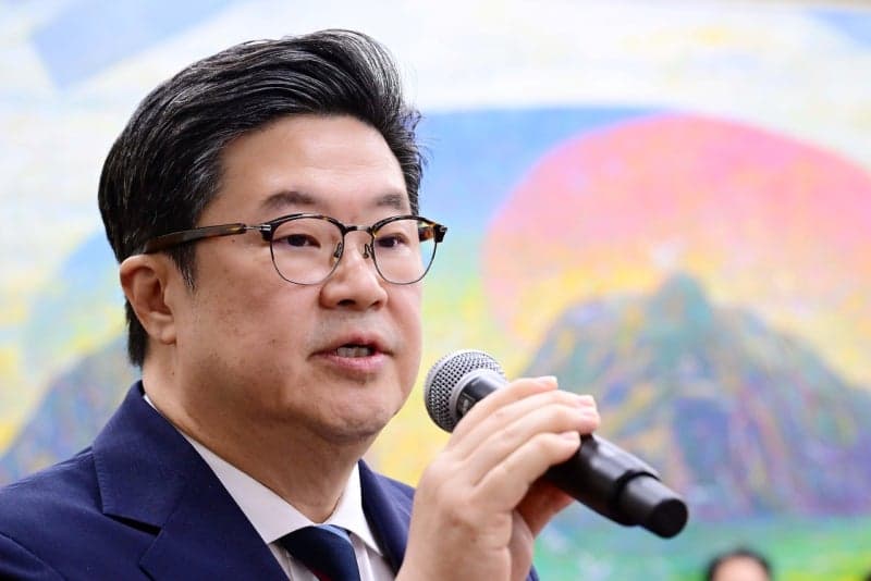 MBK·메리츠, 홈플러스 회생 두고 1000억 보증 진실 공방…김병주 책임론 제기