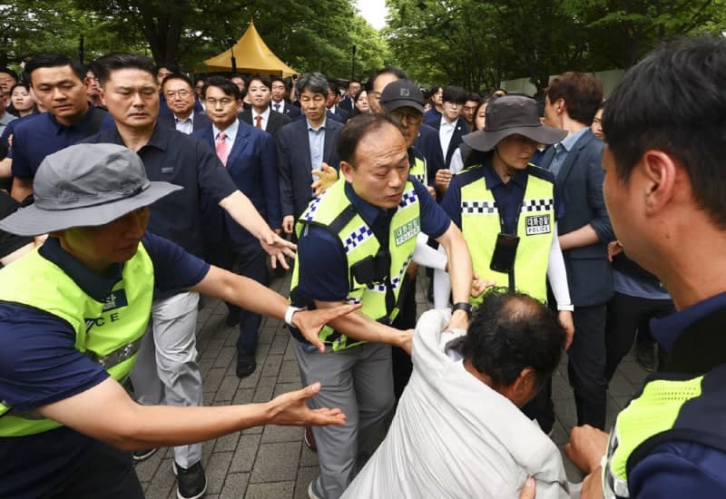 경찰, '국조특위 올림픽공원 현장조사 방해' 60대 남성 구속영장 신청