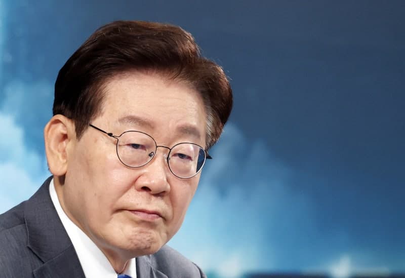 李대통령 "3대 메가 프로젝트, 지지율용이면 지방선거 전에 했을 것…성과가 중요"