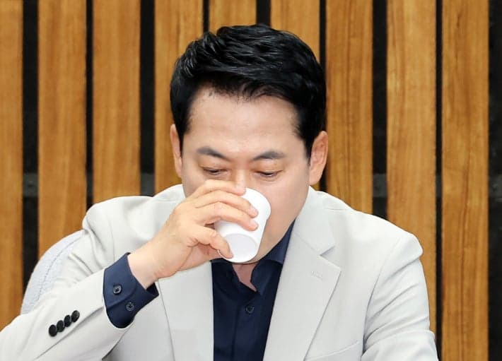 장동혁, '친한계 훈장론' 역풍 우려…반복되는 윤리위 '정치 징계' 잔혹사