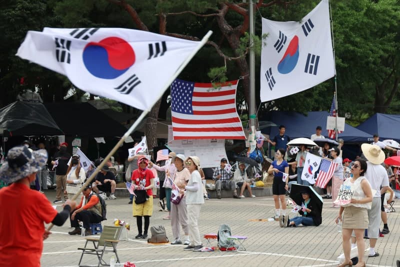 국회 조사에도 '또 봉쇄'… 한 달째 출구 못 찾는 잠실 시위, 이유는