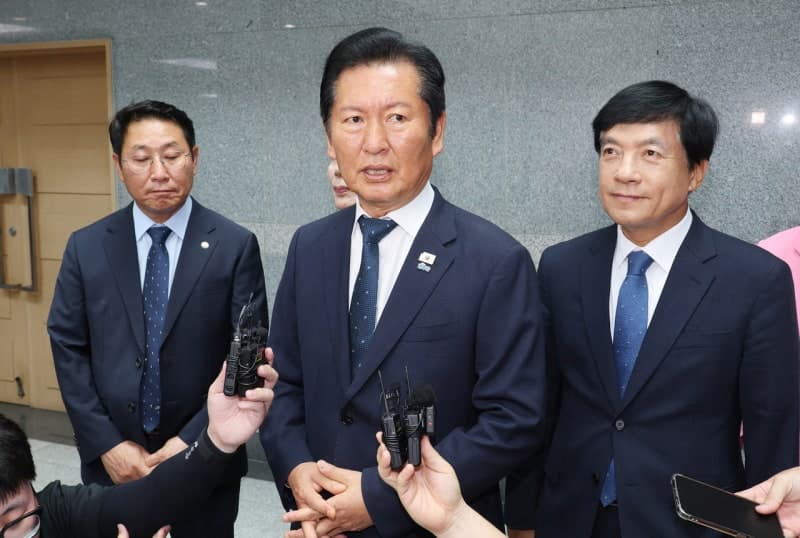 민주당 당권 레이스 본격화: 3인3색 경쟁 가열