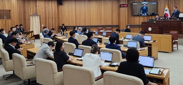 목포시의회, 민주당 의장단·상임위원장 '싹쓸이'…이형완 의장 선출