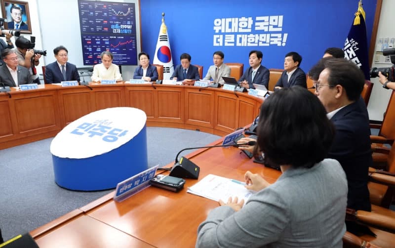민주당 "정통망법은 '입틀막' 아닌 피해자 지키는 방어막…가짜뉴스 비호 민낯 가려야"