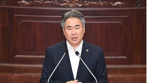 경남도의회-경기도의회, 개원 첫날부터 '의장단 독식' 갈등…여야 대치로 파행