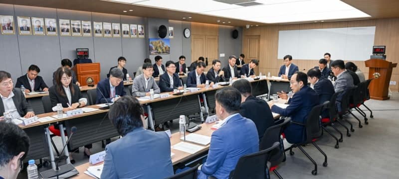 "보고는 2분 안에"…추경호 대구시장, 간부회의서 '타이머' 등장하며 실무 중심 강조