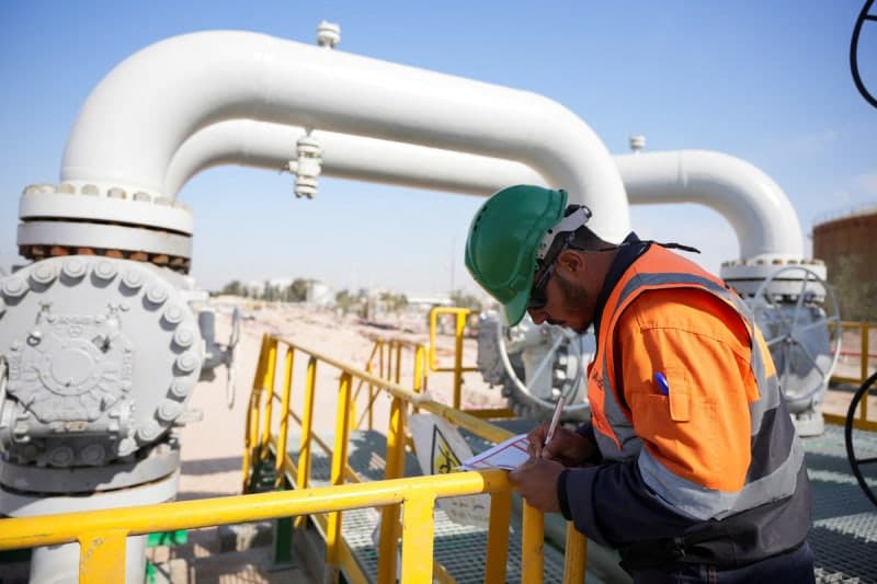 OPEC+ 5개월 연속 증산 결정, 유가 하락에도 '내년 공급과잉' 우려