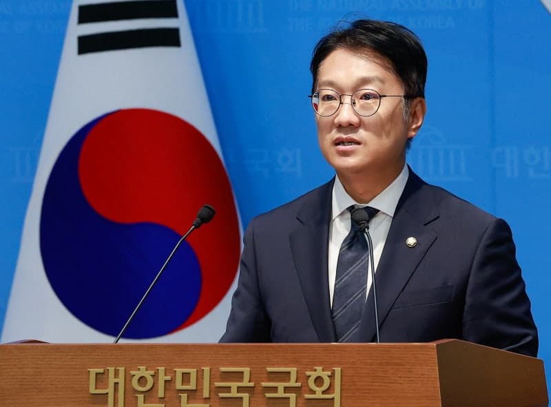 이병태 5.18 발언 논란, 靑 경고 속 사퇴 압박
