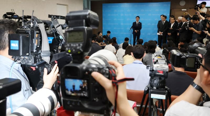 “친명계” 줄줄이 최고위원 출마선언…“친청계”는 신중 모드