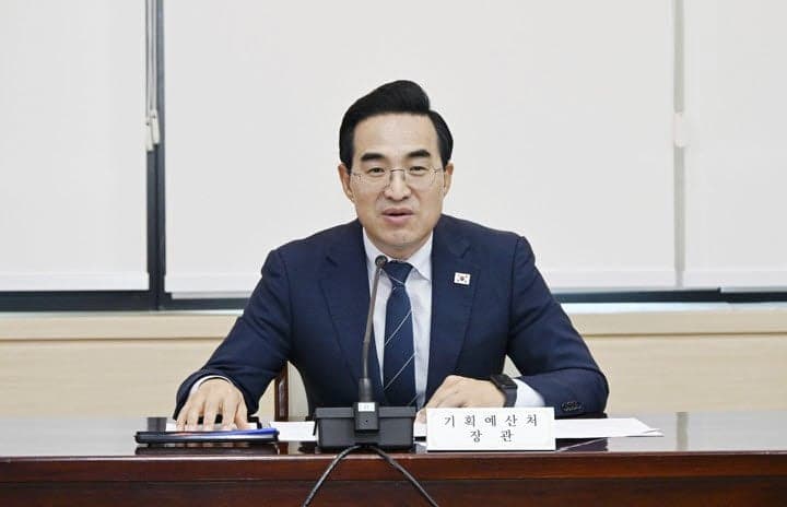 박홍근 "청년 어려움 개인 문제 아냐…'회복 사다리' 국가 책무" 강조, 기획처 내년 예산 반영