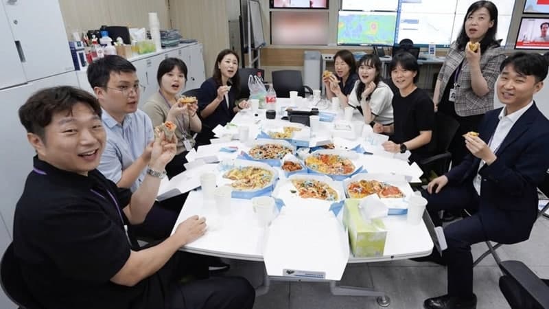 이재명 대통령, 중동 대응 외교부 직원들에 '격려 피자'…조현 "큰 격려 감사"