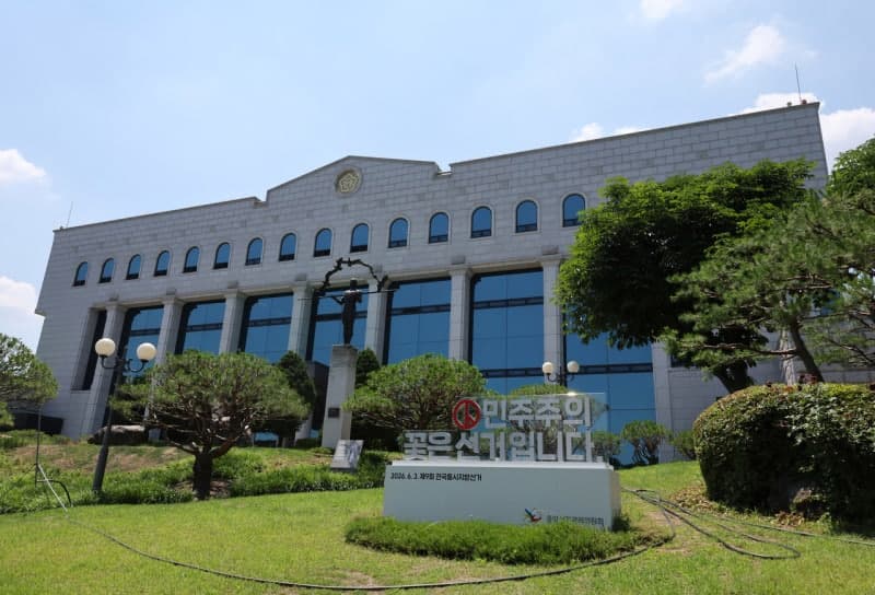 인천 빵집 한곳서 전국 간식 배달? 선관위, 수의계약 몰아주기 의혹