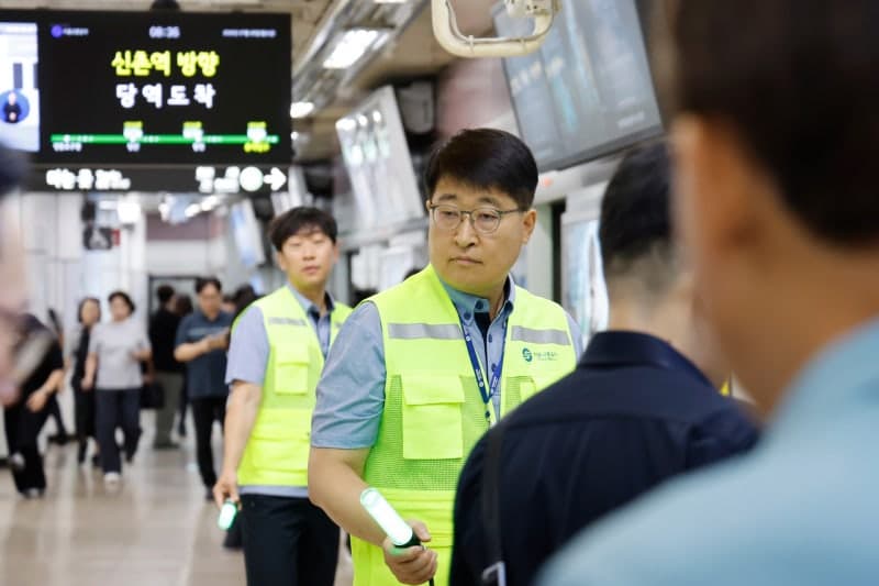 서울교통공사 간부 63명, 여름철 폭염·호우 대비 '일일 역장'으로 현장 목소리 청취