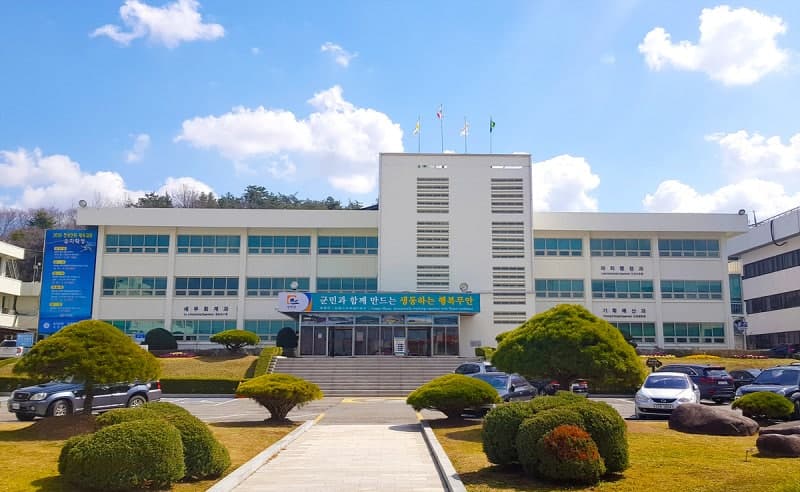 김산 무안군수 "호남권 반도체 클러스터 광주 군공항 부지 결정 환영"…3대 요구 이행 촉구