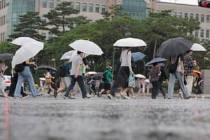 “우산 챙기세요” 소서, 전국에 장맛비…중부 시간당 20~30mm 강한 비