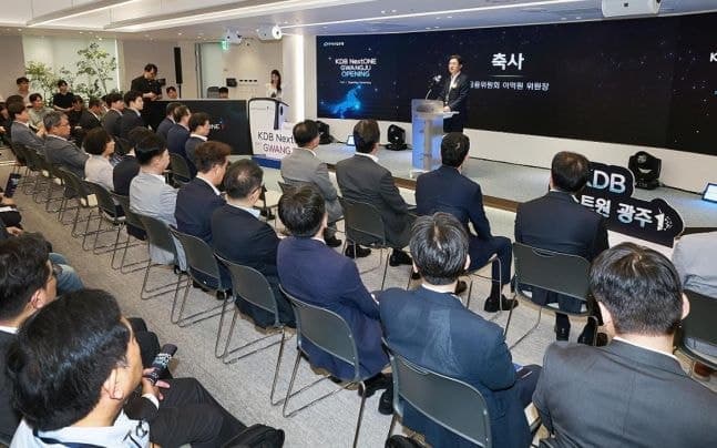 이억원 "서남권, 반도체·에너지 이어 AI 중심지로"…KDB넥스트원 광주 개소
