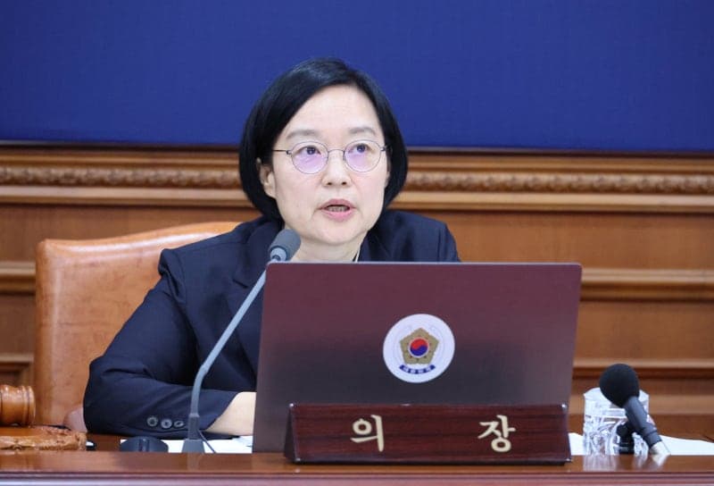 한 총리, 첫 국무회의 주재 "기술 탈취 과징금 부과·공공입찰 제한 강화" "허위 조작 정보에 단호히 대응"