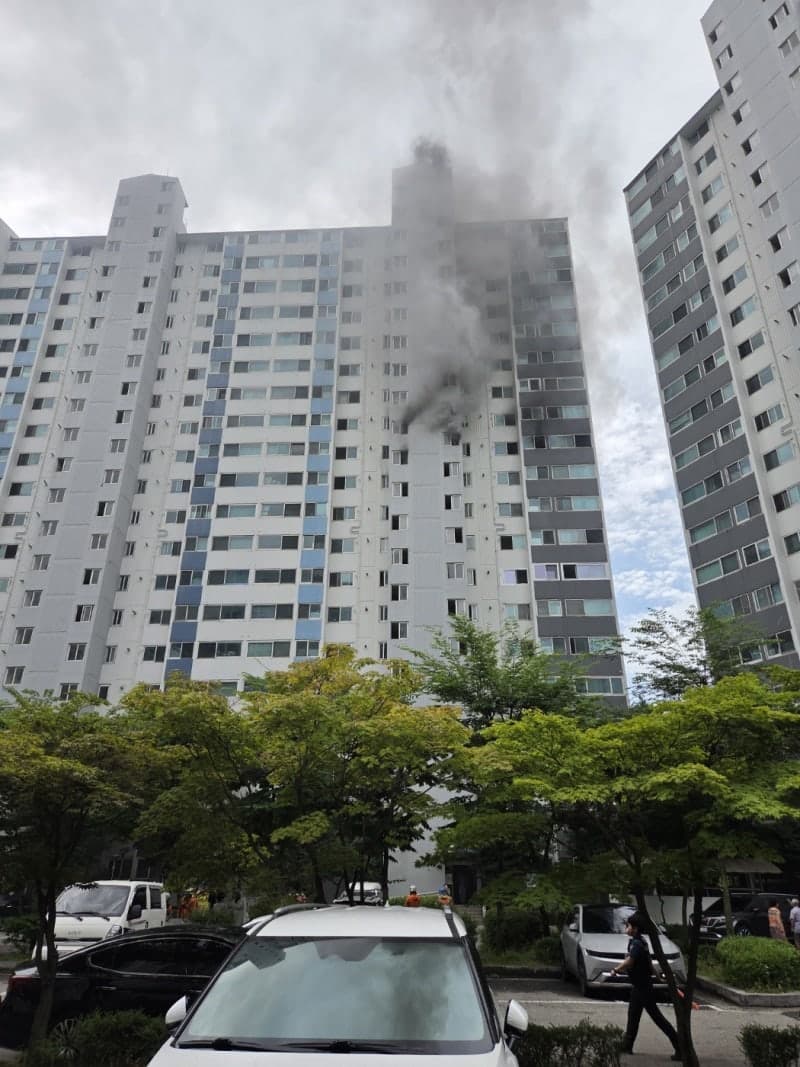 파주 와동동 20층 아파트 11층서 화재 발생…소방 대응 1단계 발령