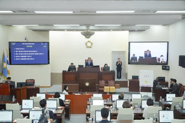 울산 남구의회-고양시의회, '7대 7 동수' 의장단 선출 놓고 이틀째 파행