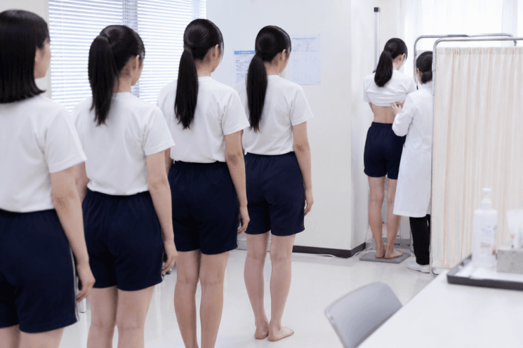 "속옷 꼭 벗어야 하나"…日 학교 건강검진 '여학생 속옷 탈의' 논란 확산