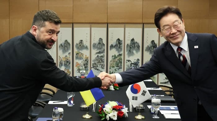이 대통령, 젤렌스키와 정상회담…우크라 내 北 포로 해결 공감대