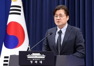 靑, '홈플러스 MBK 책임론' 정조준…정무수석 "부도덕한 M&A 방식 문제"