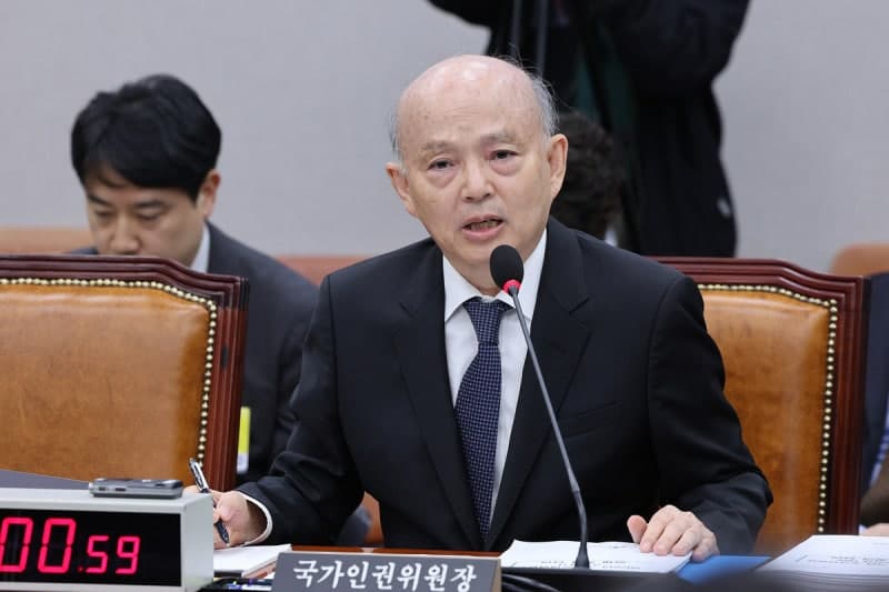 인권위 직원들, 안창호 사퇴 촉구 글 올려…첫 부서 차원 사퇴 요구 확산