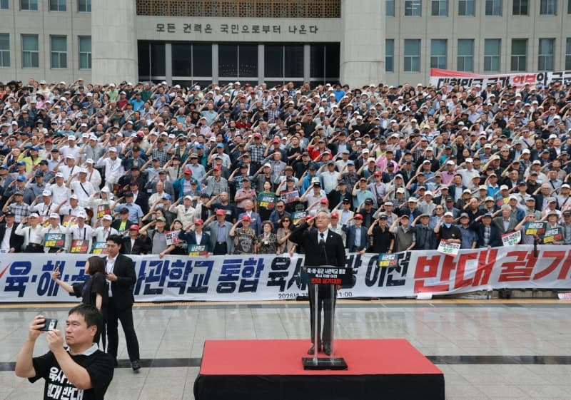 나경원 "육·해·공 사관학교 통합, 국방 개악…대통령 탄핵사유 될 수도"