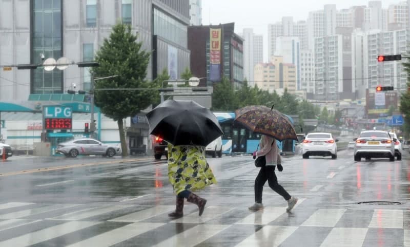 충청권 '물폭탄'에 호우경보…중대본 1단계 가동, 내일까지 최대 200mm 폭우