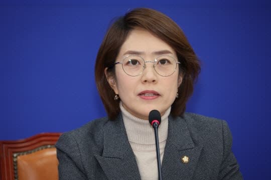 민주당 당대표 경쟁, '이재명 정부 성공'과 '총선 승리' 향한 길