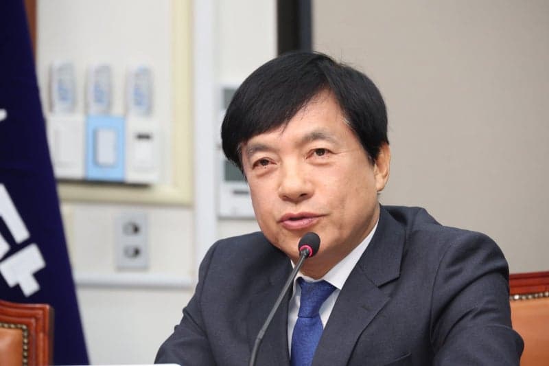 김어준 "표결 불참, 깔끔하게 털고가자"며 김민석 국회월담 영상 공개…이성윤 "왜 계엄해체 표결 불참했나" 재차 입장표명 요구