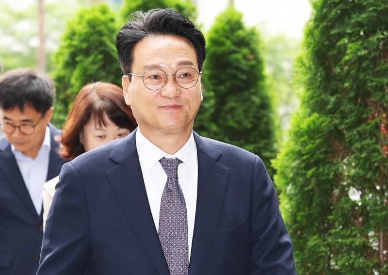 안민석 경기교육감 "광교청사 개방"…출입게이트 철거로 '열린 청사' 첫발